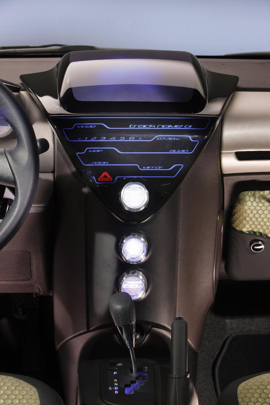 Детали интерьера Scion iQ Concept 2009 года  (фото 28 из 91)